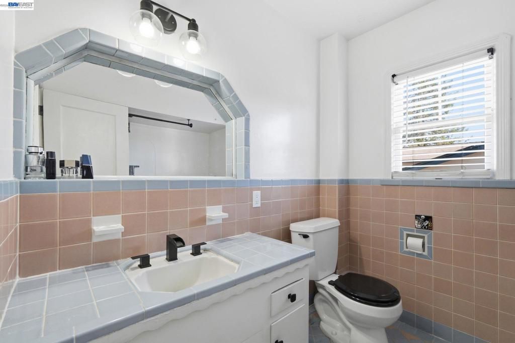 Image 33 of property listing at 137 Viewmont Avenue, Vallejo, CA 94590
