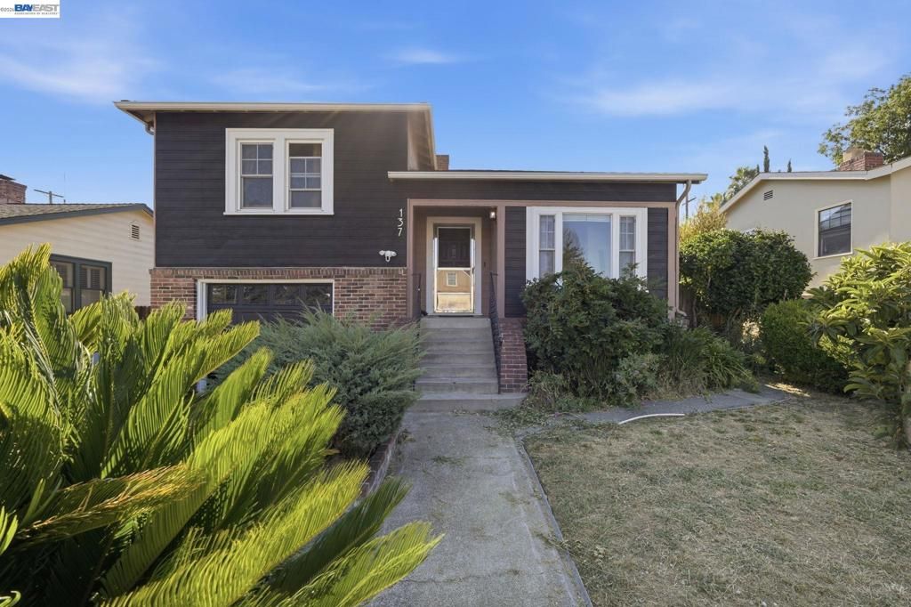 Image 4 of property listing at 137 Viewmont Avenue, Vallejo, CA 94590