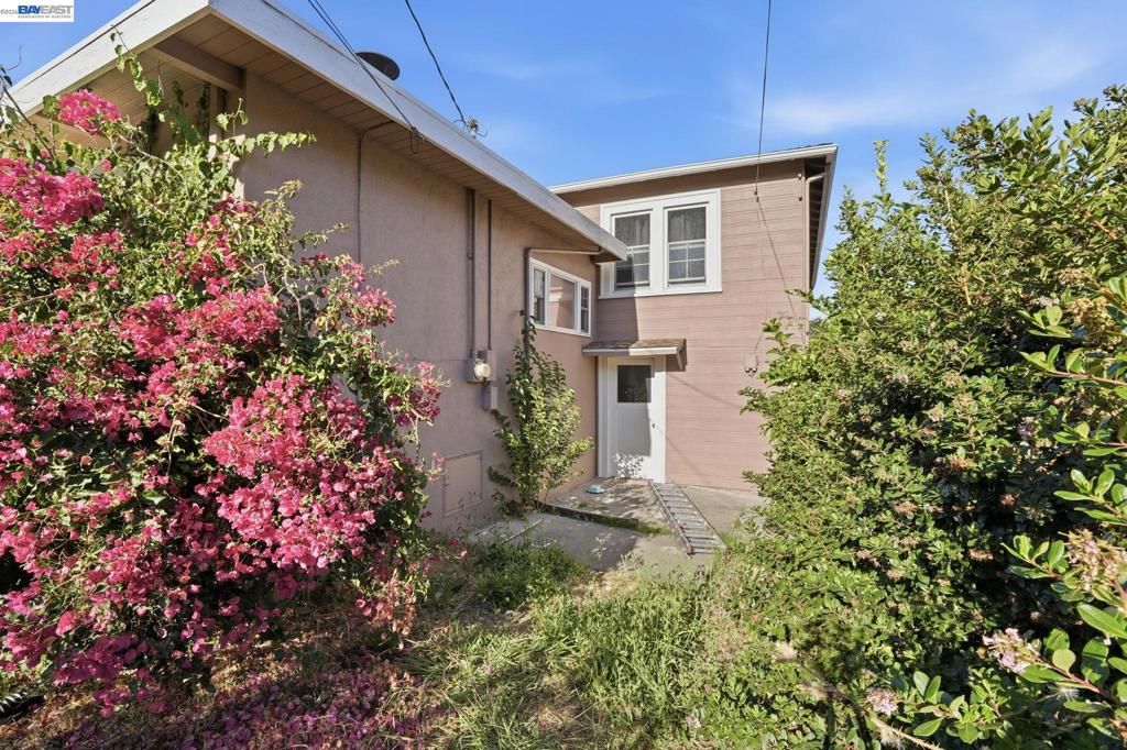 Image 46 of property listing at 137 Viewmont Avenue, Vallejo, CA 94590