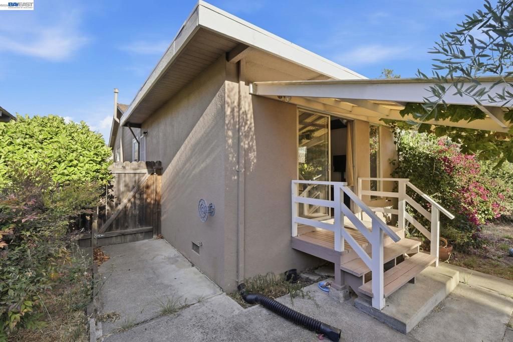 Image 48 of property listing at 137 Viewmont Avenue, Vallejo, CA 94590