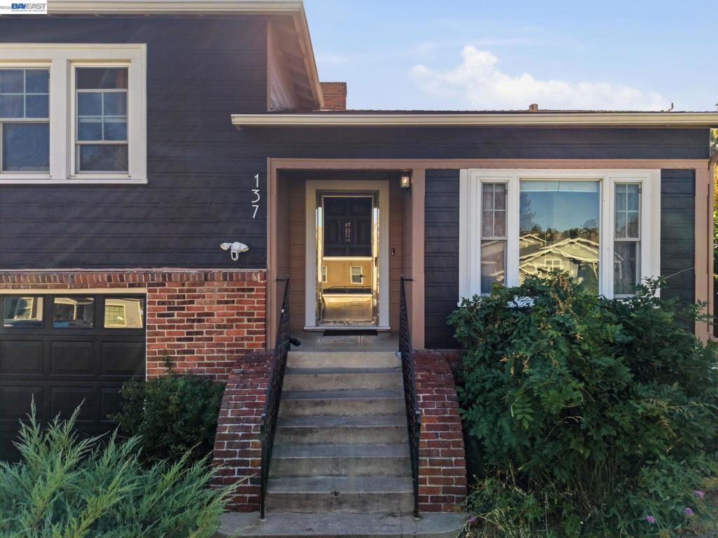 Image 6 of property listing at 137 Viewmont Avenue, Vallejo, CA 94590