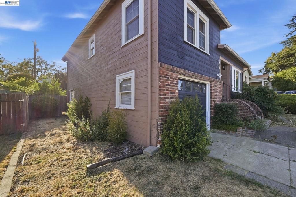 Image 7 of property listing at 137 Viewmont Avenue, Vallejo, CA 94590