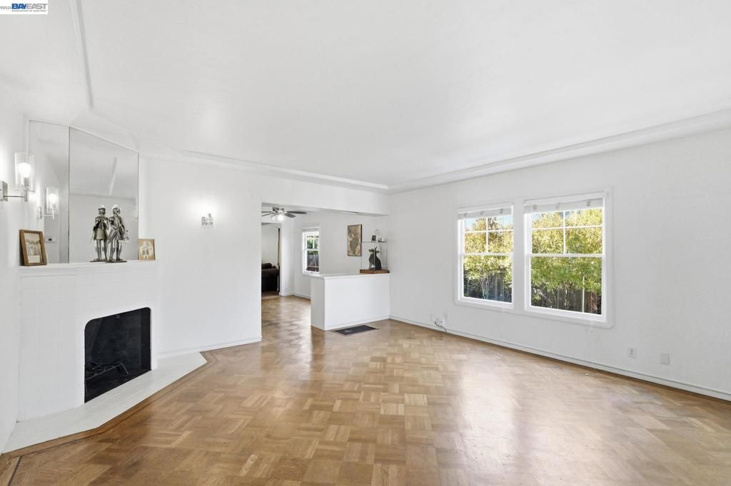 Image 9 of property listing at 137 Viewmont Avenue, Vallejo, CA 94590