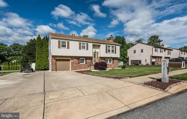 2202 BRIARCLIFF AVE, Upper Chichester, PA 19061
