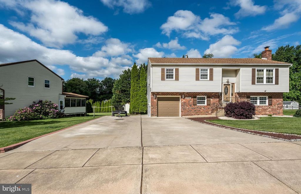 2202 BRIARCLIFF AVE, Upper Chichester, PA 19061
