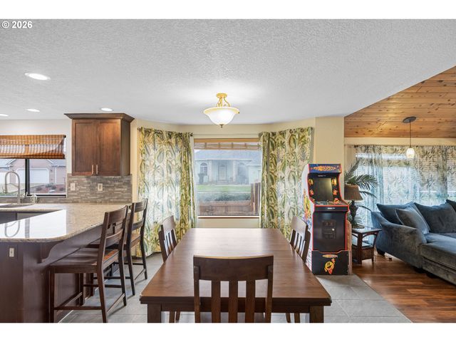 1205 Nw LITTLEWOOD Ct, Roseburg, OR 97471