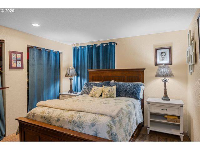 1205 Nw LITTLEWOOD Ct, Roseburg, OR 97471