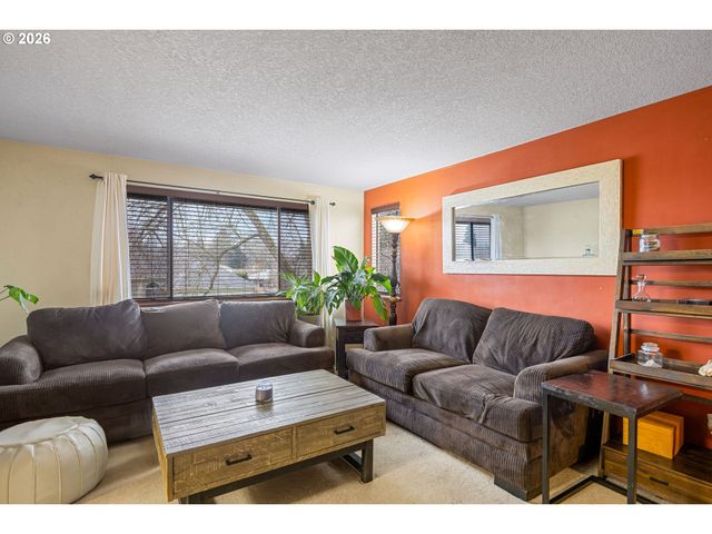 1205 Nw LITTLEWOOD Ct, Roseburg, OR 97471