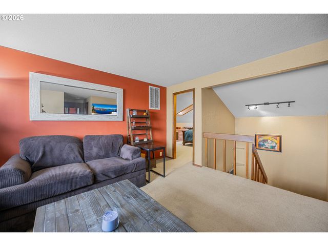 1205 Nw LITTLEWOOD Ct, Roseburg, OR 97471