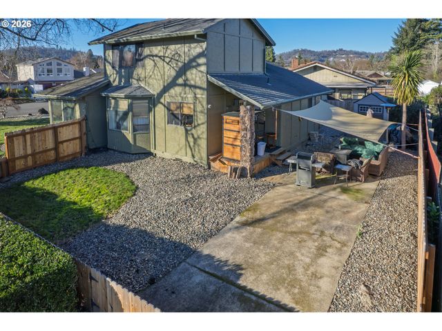 1205 Nw LITTLEWOOD Ct, Roseburg, OR 97471