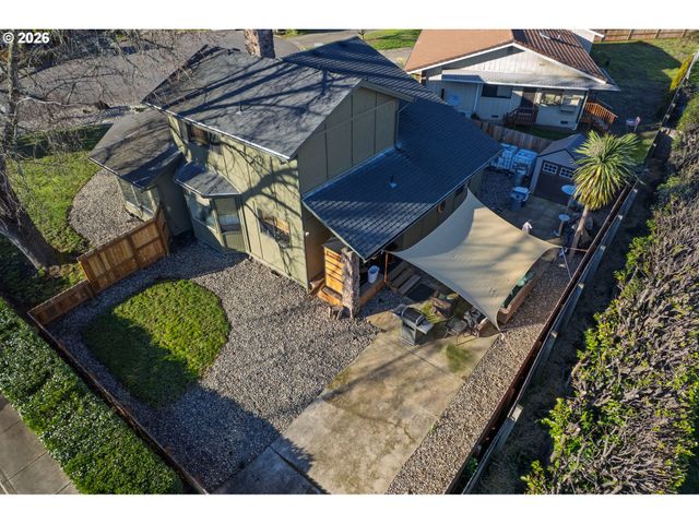 1205 Nw LITTLEWOOD Ct, Roseburg, OR 97471
