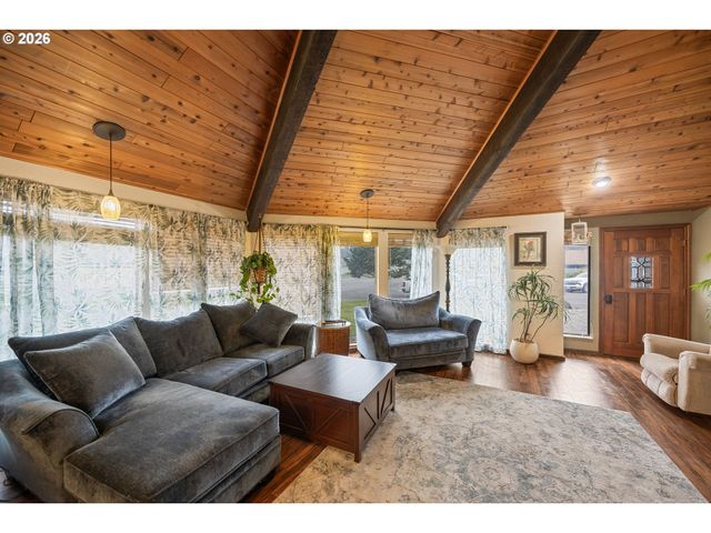 1205 Nw LITTLEWOOD Ct, Roseburg, OR 97471