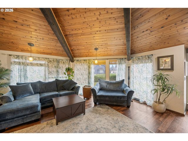 1205 Nw LITTLEWOOD Ct, Roseburg, OR 97471