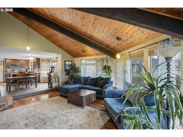 1205 Nw LITTLEWOOD Ct, Roseburg, OR 97471