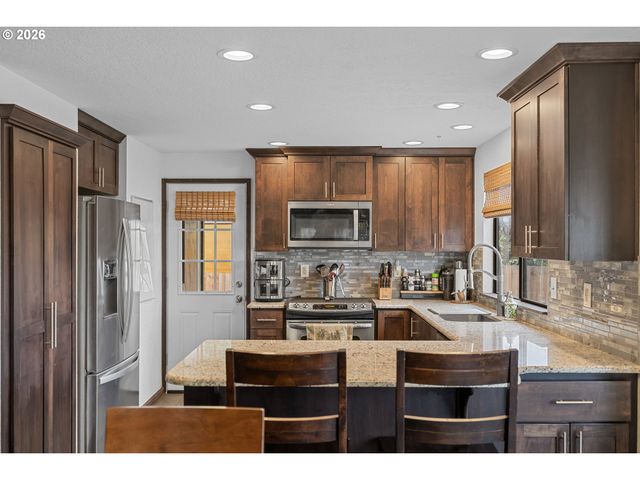 1205 Nw LITTLEWOOD Ct, Roseburg, OR 97471