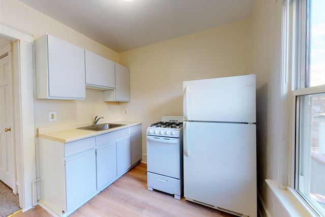 34 Crescent 4, Waltham, MA 02453