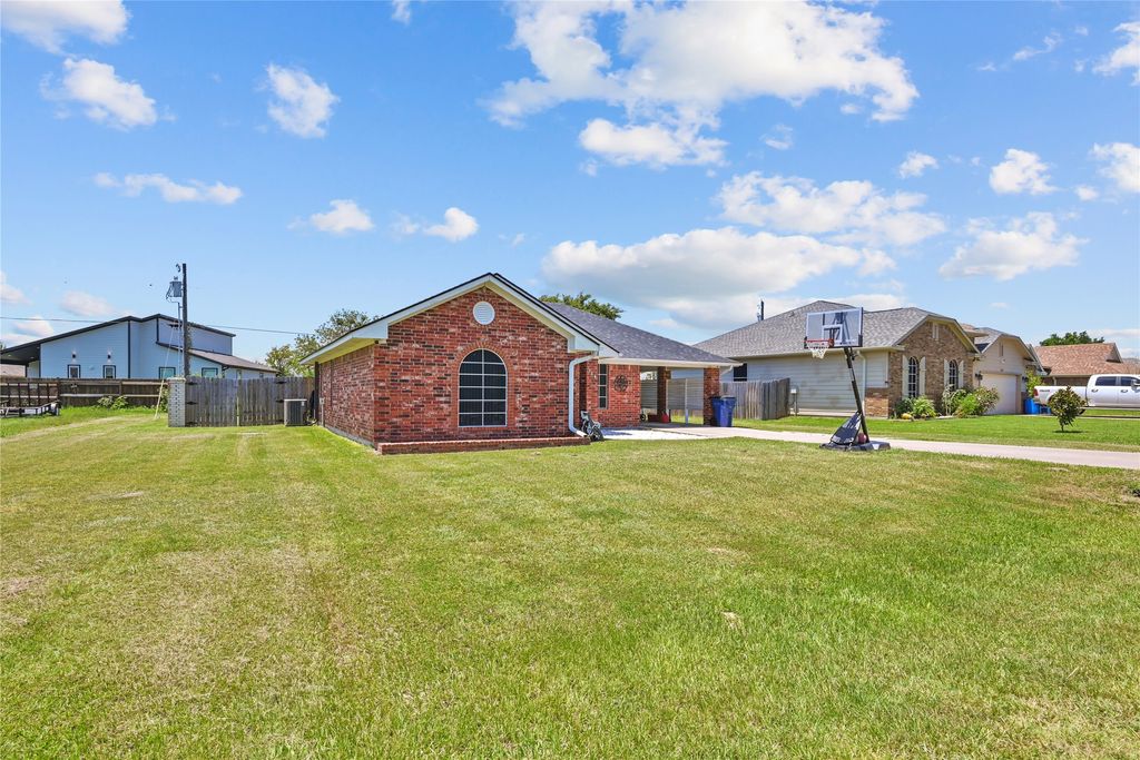 309 Flying Bridge Drive, Gun Barrel City, TX 75156