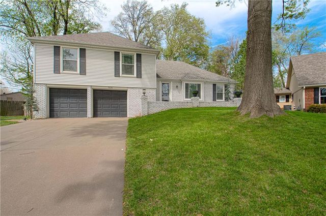7626 canterbury Drive, Prairie Village, KS 66208