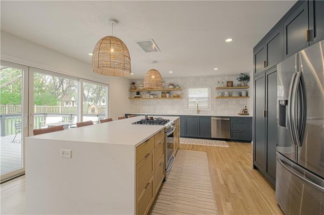 7626 canterbury Drive, Prairie Village, KS 66208