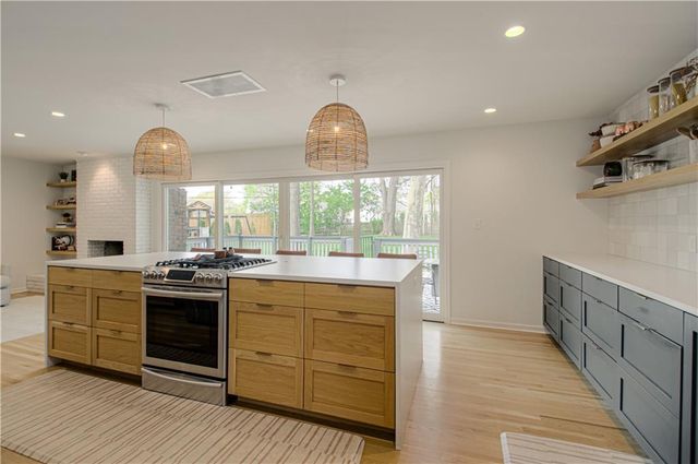 7626 canterbury Drive, Prairie Village, KS 66208