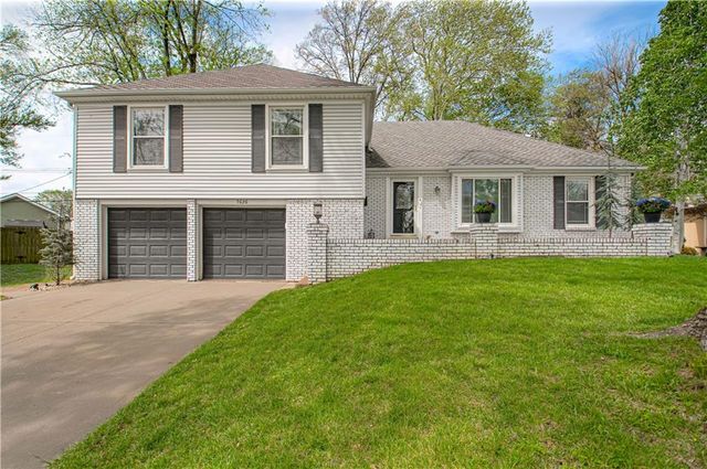 7626 canterbury Drive, Prairie Village, KS 66208