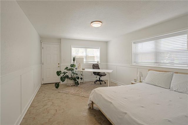 7626 canterbury Drive, Prairie Village, KS 66208