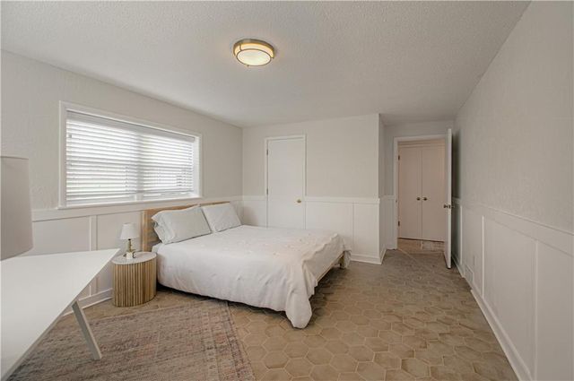 7626 canterbury Drive, Prairie Village, KS 66208
