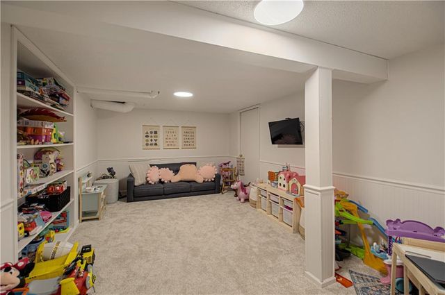 7626 canterbury Drive, Prairie Village, KS 66208