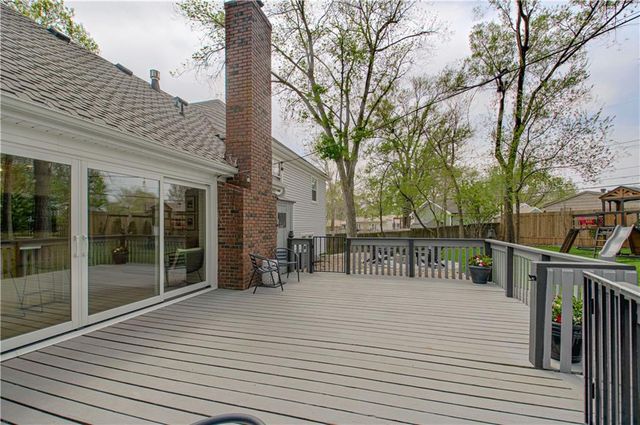 7626 canterbury Drive, Prairie Village, KS 66208