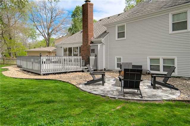7626 canterbury Drive, Prairie Village, KS 66208