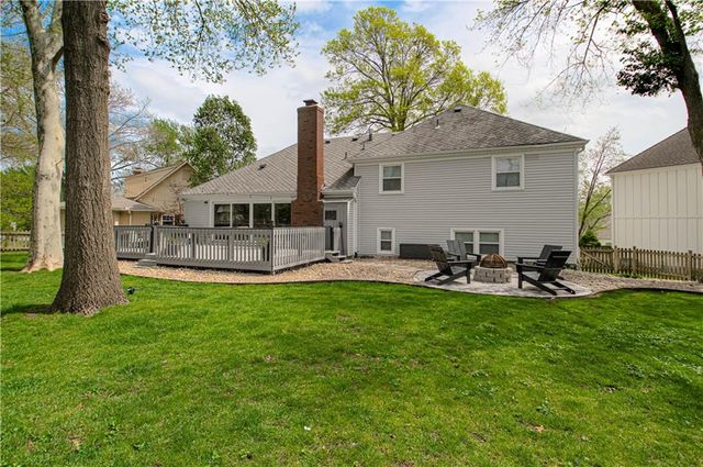 7626 canterbury Drive, Prairie Village, KS 66208