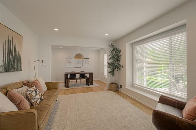 7626 canterbury Drive, Prairie Village, KS 66208