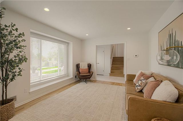 7626 canterbury Drive, Prairie Village, KS 66208