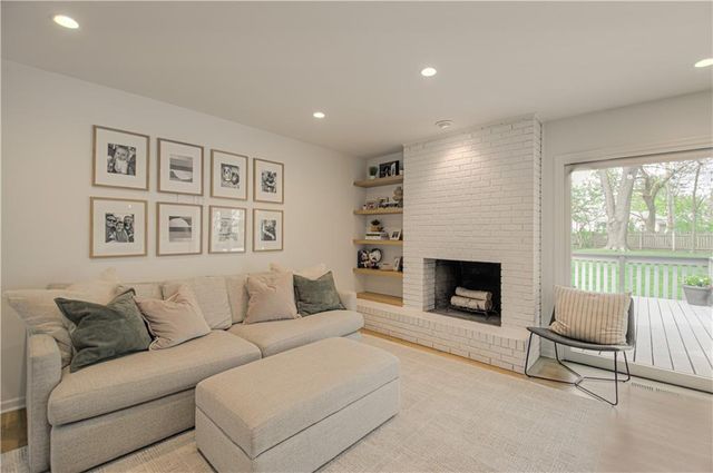 7626 canterbury Drive, Prairie Village, KS 66208