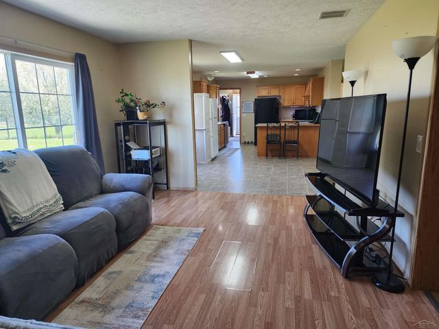 3727 S Garfield Road, Auburn, MI 48611