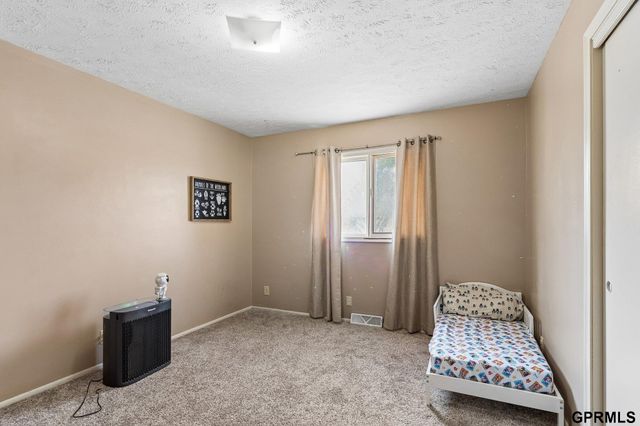 3512 Leawood Drive, Bellevue, NE 68123