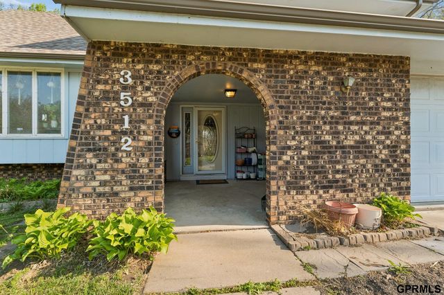 3512 Leawood Drive, Bellevue, NE 68123