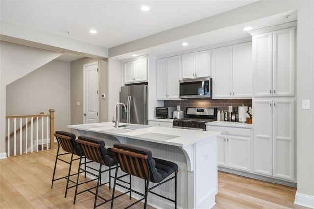 3023 Howell Dr, Bridgeville, PA 15017