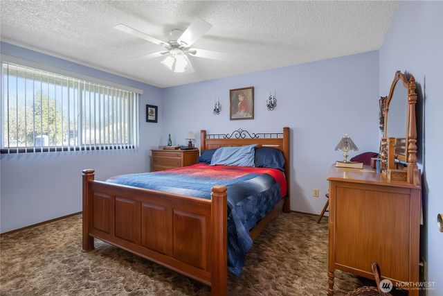 922 140th St E, Tacoma, WA 98445