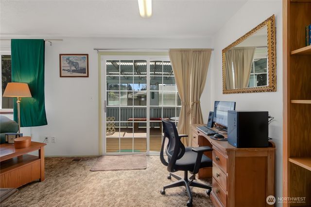 922 140th St E, Tacoma, WA 98445