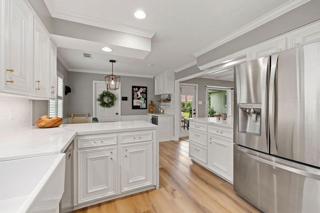 10626 Holly Springs Drive, Houston, TX 77042