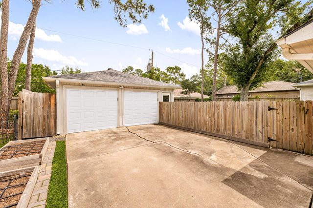 10626 Holly Springs Drive, Houston, TX 77042