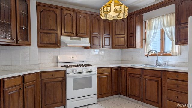 88 Commonwealth Avenue, Buffalo, NY 14216