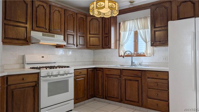 88 Commonwealth Avenue, Buffalo, NY 14216