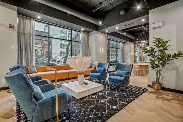 1211 N LASALLE Street 501, Chicago, IL 60610