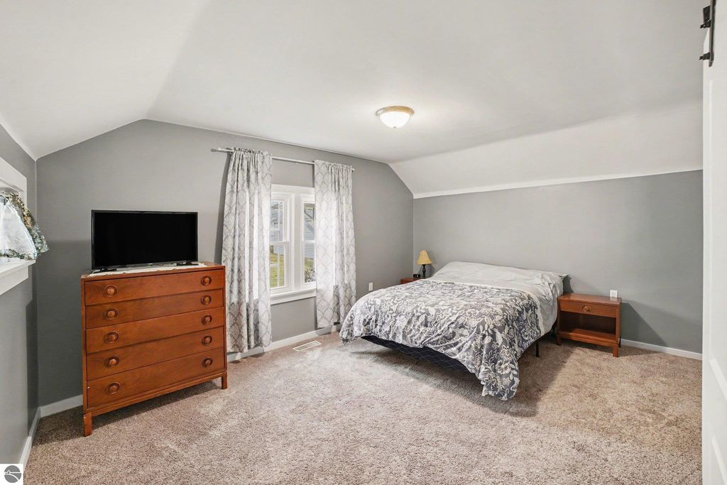 Image 13 of property listing at 720 Wright Avenue, Alma, MI 48801