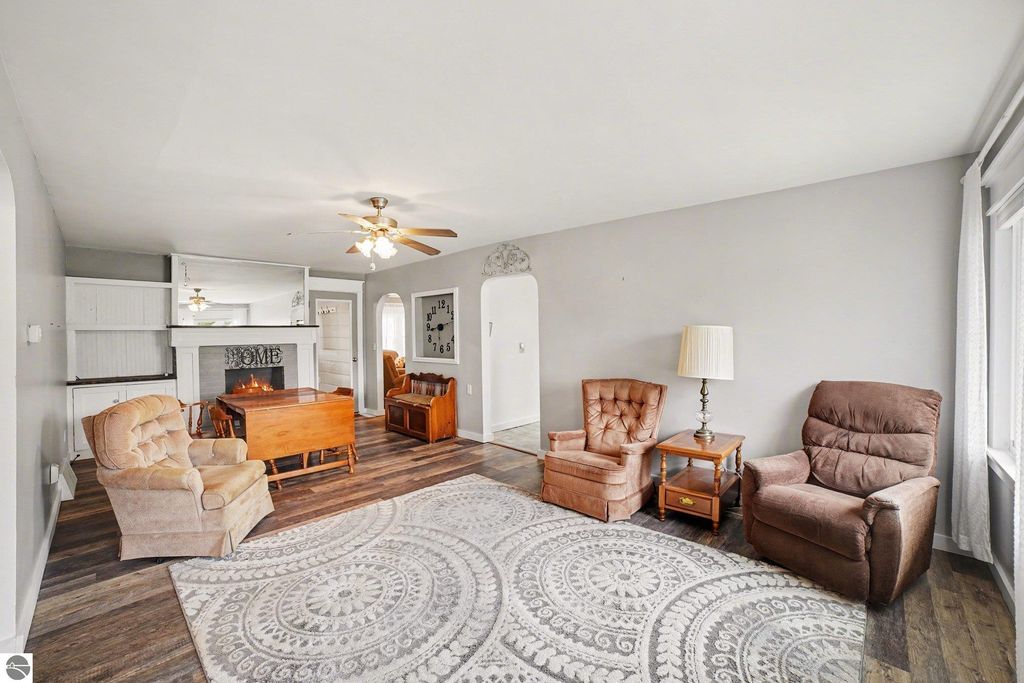 Image 4 of property listing at 720 Wright Avenue, Alma, MI 48801