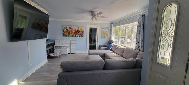 10953 Westview Lane, Mequon, WI 53092