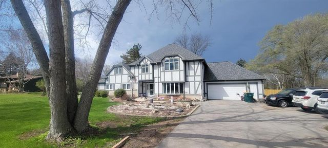 10953 Westview Lane, Mequon, WI 53092