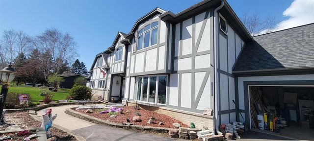 10953 Westview Lane, Mequon, WI 53092